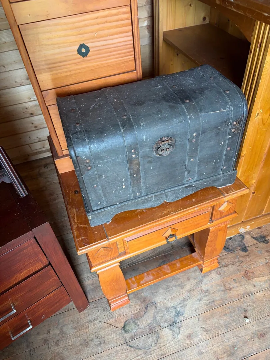 house clear out furniture €10 each - Image 4