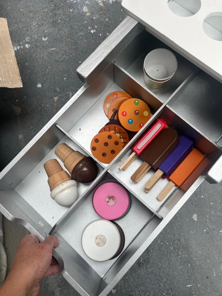Ice-cream truck - Image 2