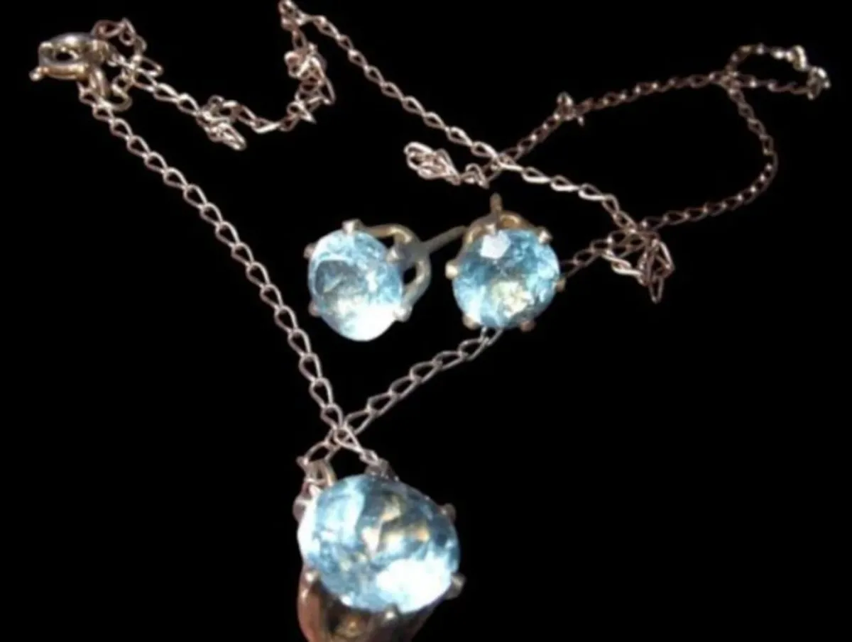 Pristine Vintage Hallmarked Silver/Topaz Trilogy - Image 2