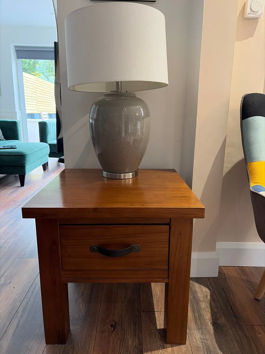 Side tables and lamps - Image 1