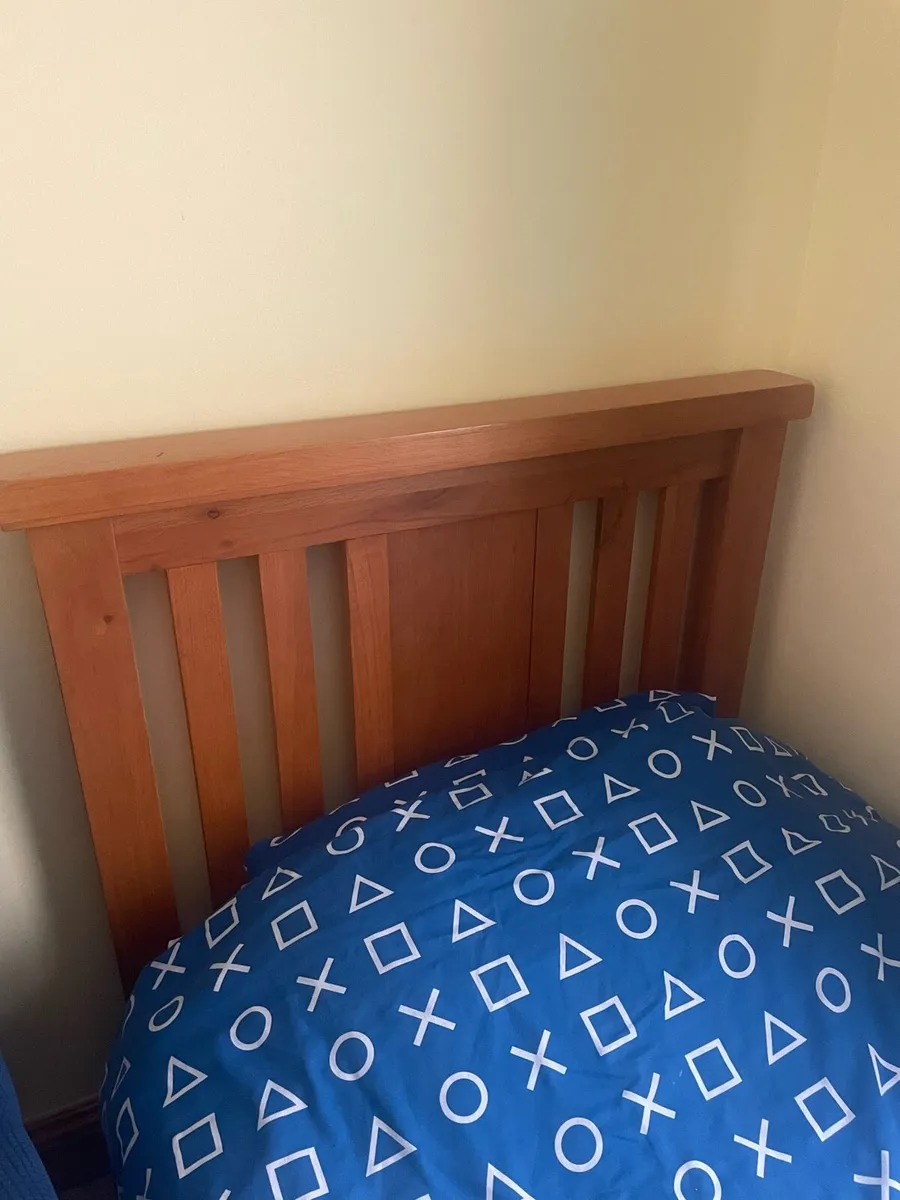 Oak frame bed - Image 2