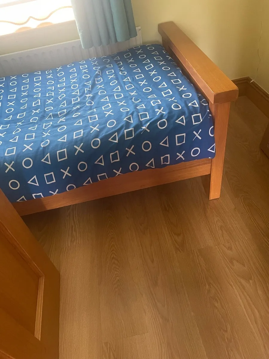 Oak frame bed - Image 3