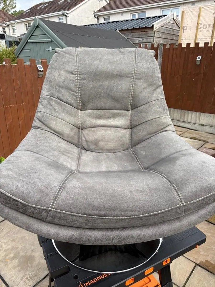 swivel  chair - Image 1