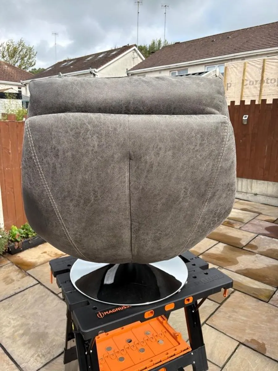 swivel  chair - Image 2