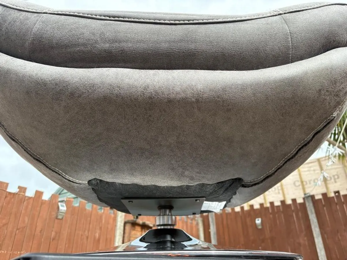 swivel  chair - Image 3
