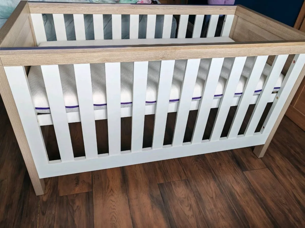 Tutti Bambini 3in1 cotbed and mattress - Image 2