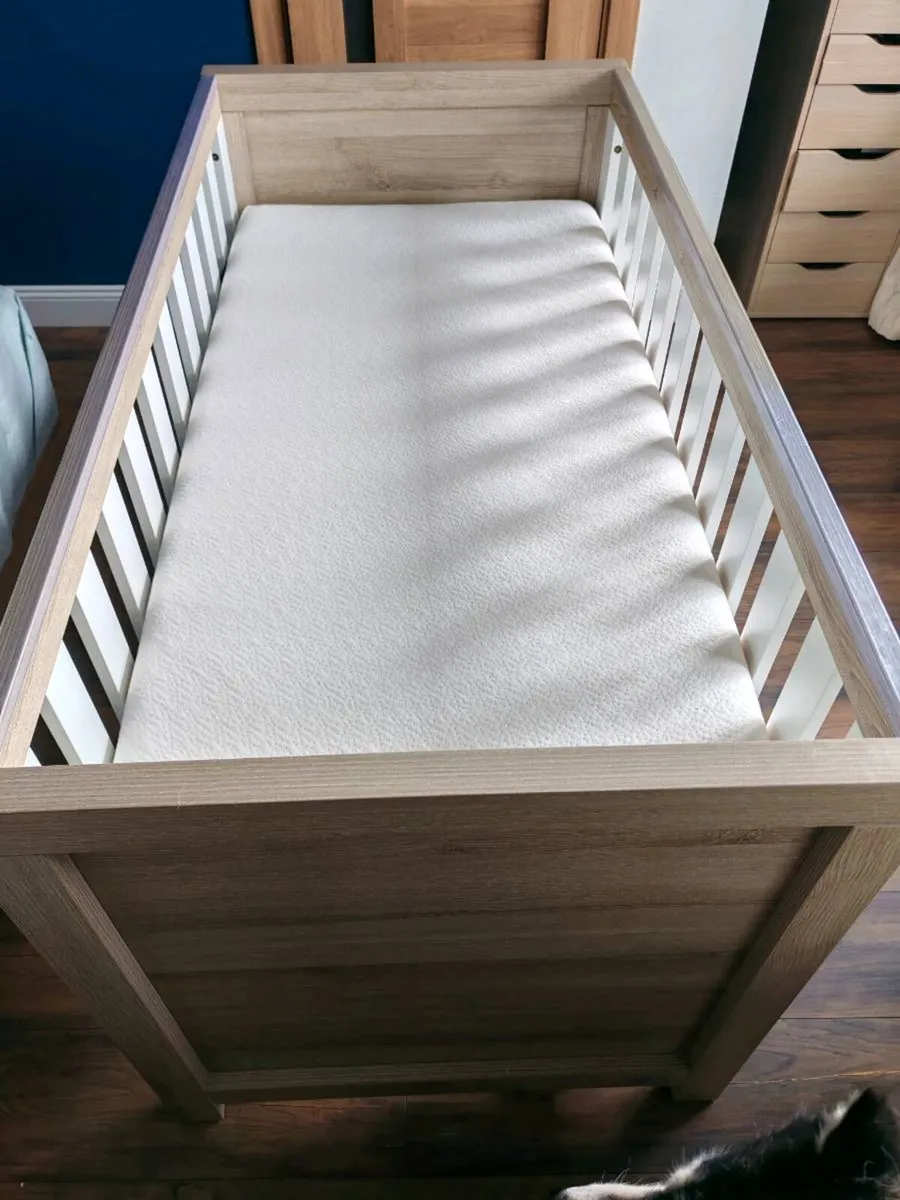Tutti Bambini 3in1 cotbed and mattress - Image 3