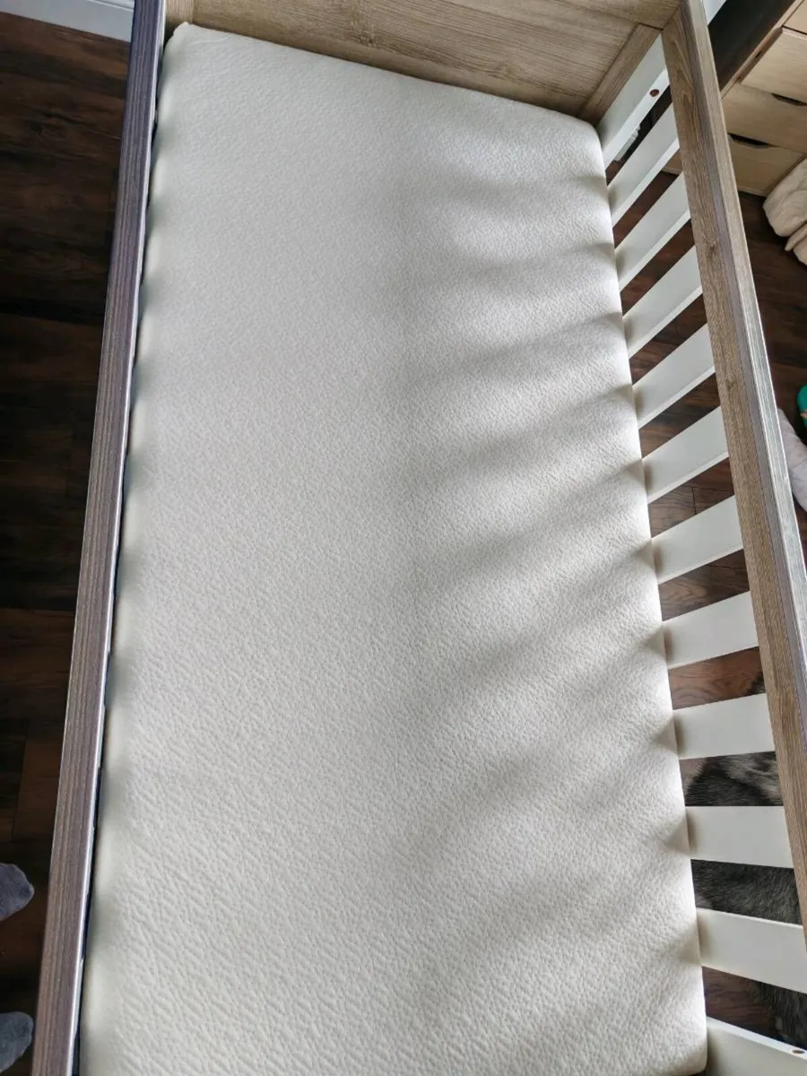 Tutti Bambini 3in1 cotbed and mattress - Image 4