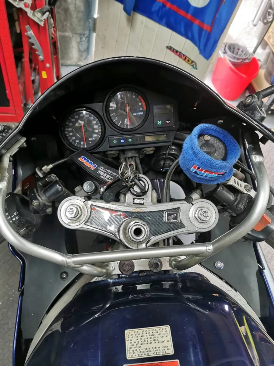 CBR 900RR - Image 3