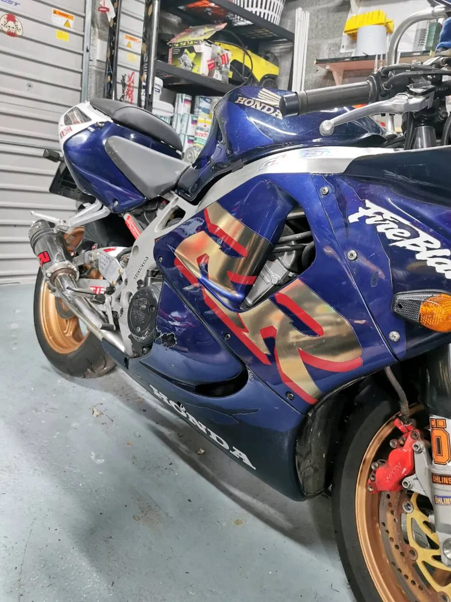 CBR 900RR - Image 4