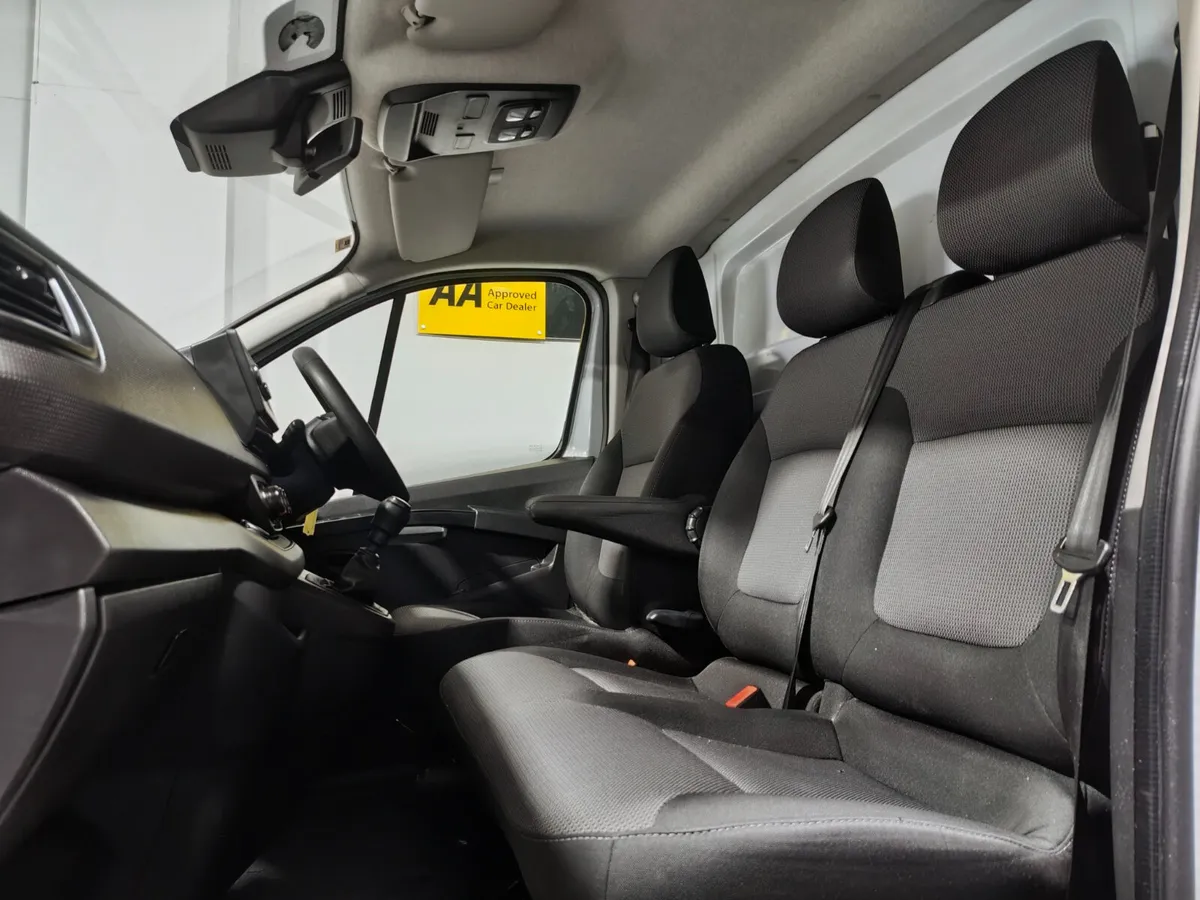Renault Trafic 2022 BUSINESS PRICE INCLUDES VAT - Image 4