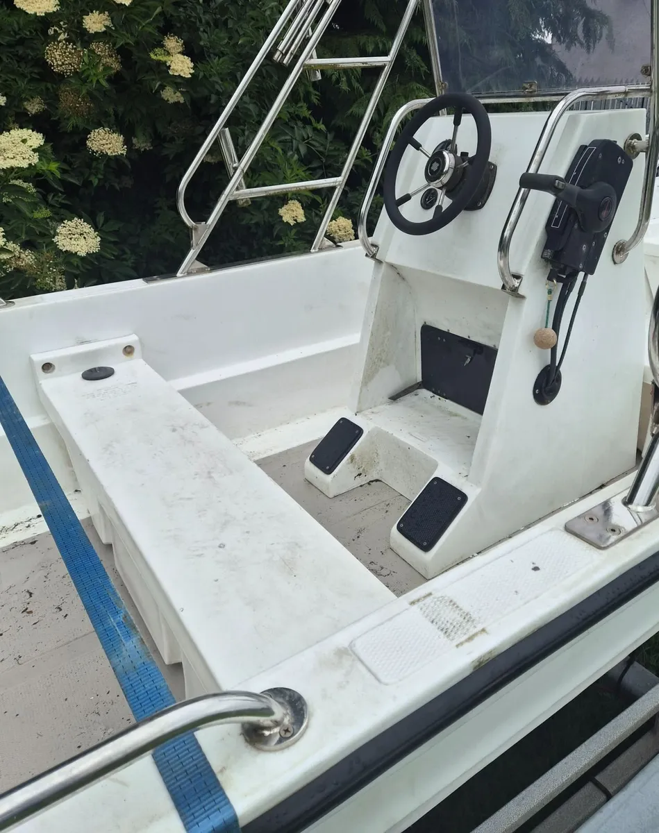 19ft Centre Console Boat - Image 3