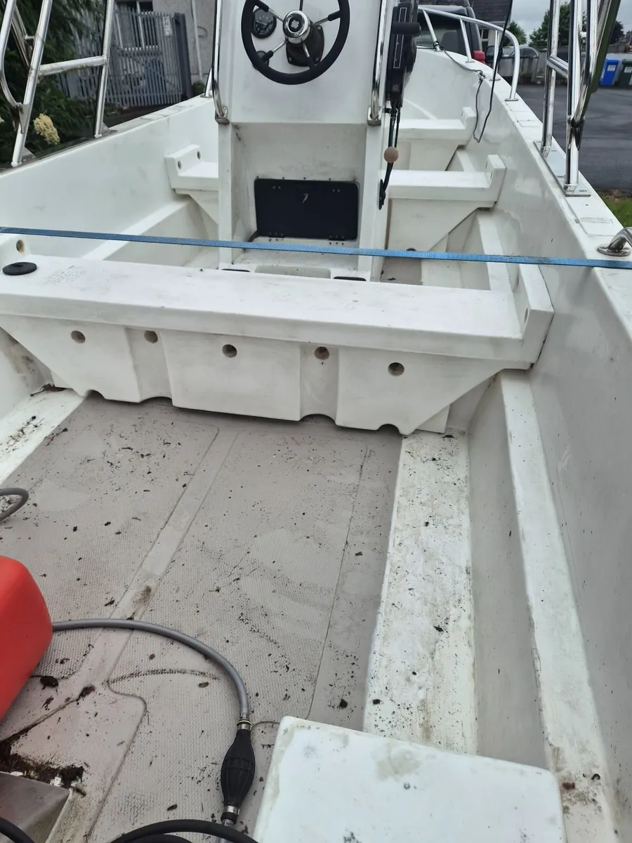 19ft Centre Console Boat - Image 4