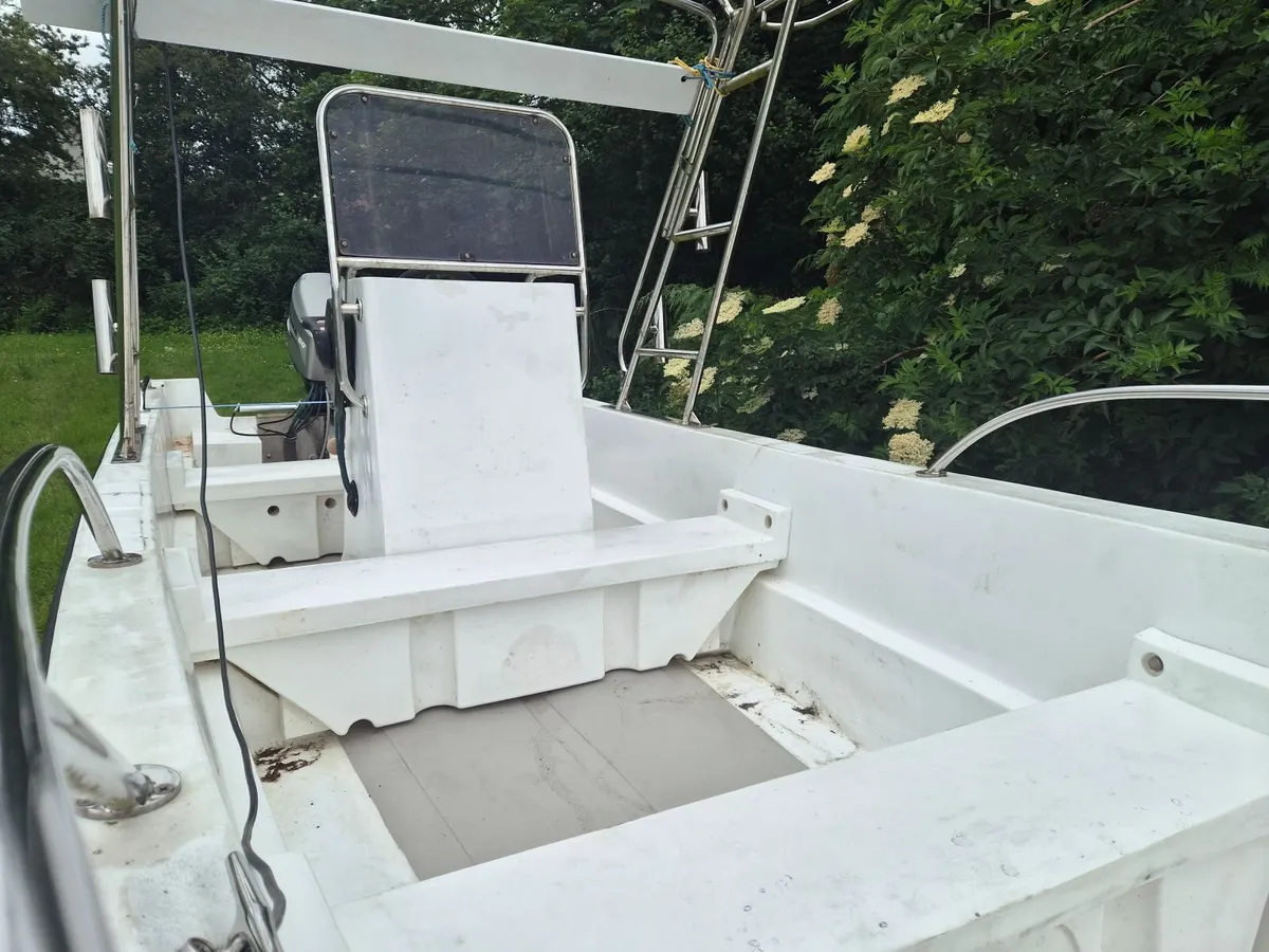 19ft Centre Console Boat - Image 4