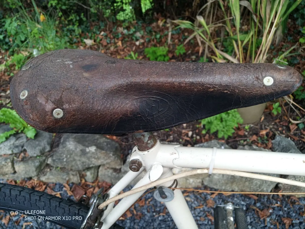 Vintage triumph raçing bicycle - Image 2