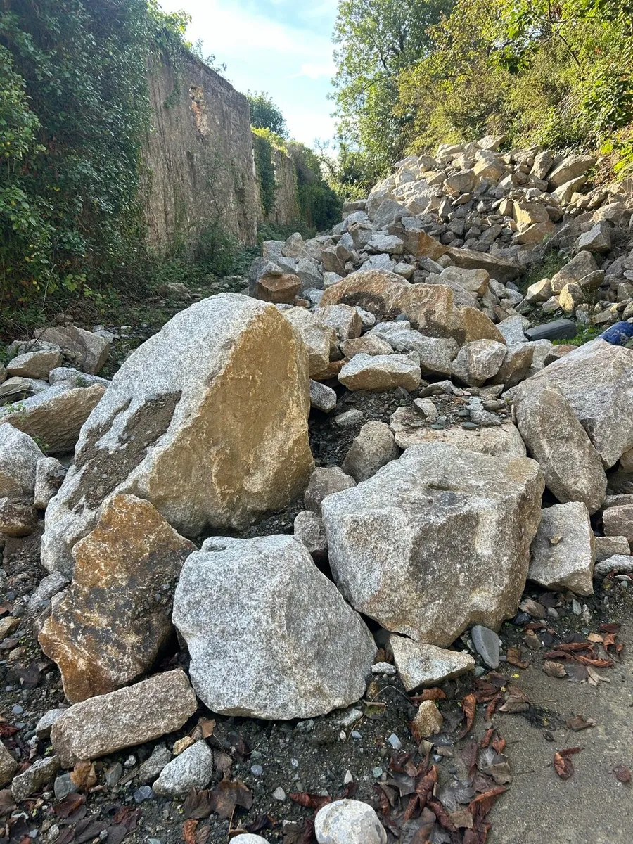 Granite boulders garden ornaments - Image 2