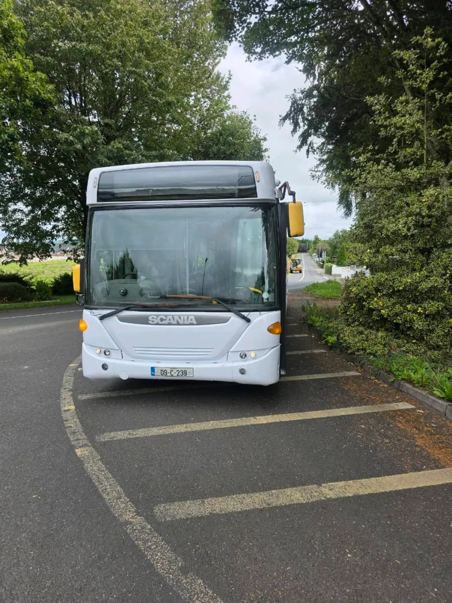 Bus - Image 1