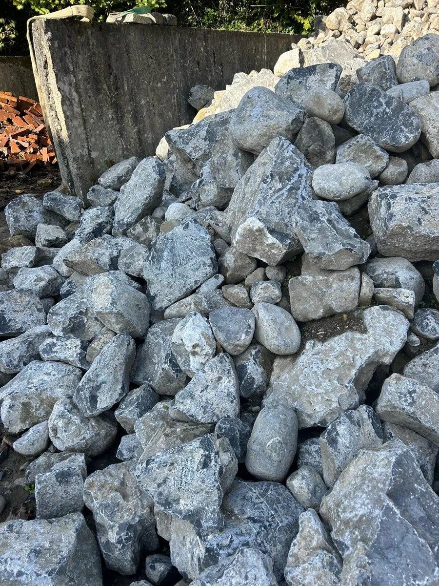 Limestone building stone reclaimed from old walls - Image 2