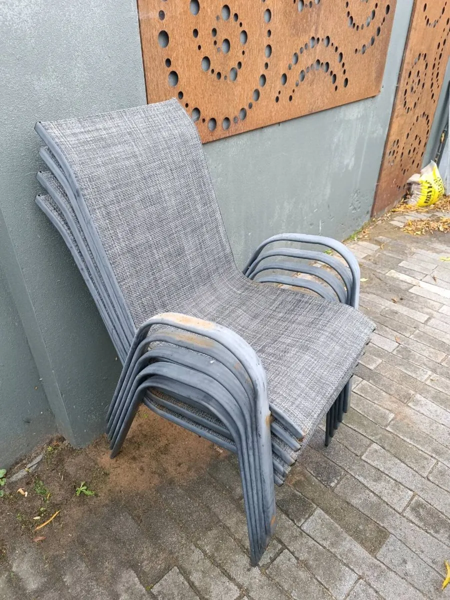 FREE TABLE AND CHAIRS - Image 3