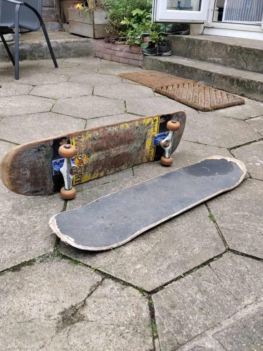 FREE RIOT Skateboard + old deck - Image 1