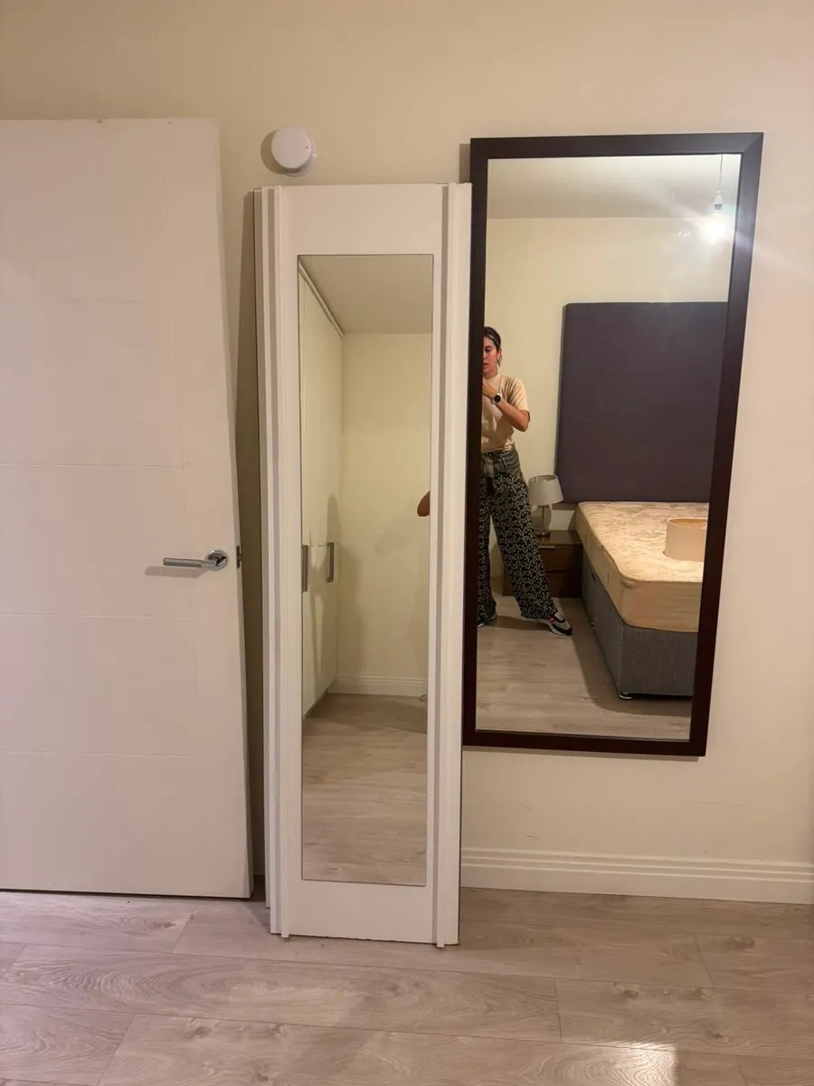 Free - Wardrobe - Image 2