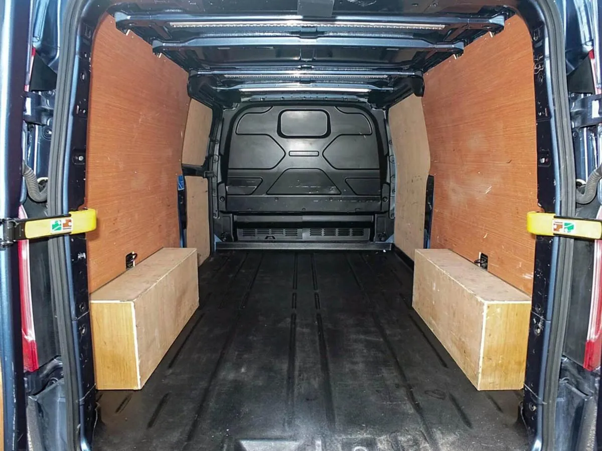 2023 Ford Transit Custom Panel Van - Image 4