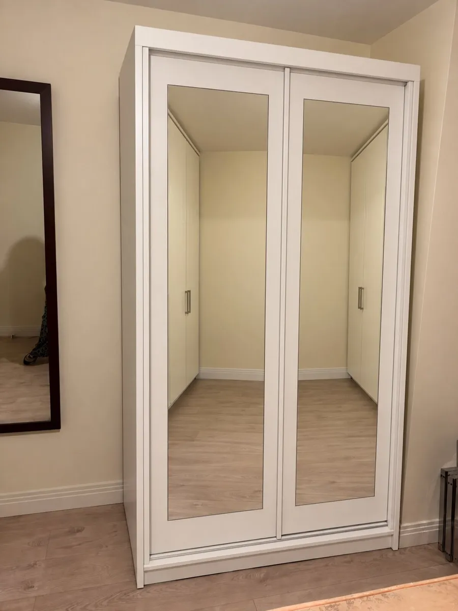 Free - Wardrobe - Image 1