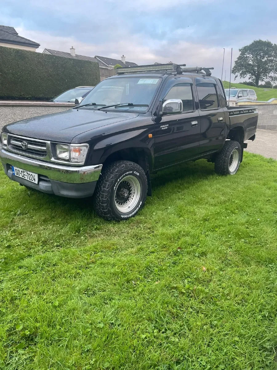 Toyota Hilux 2000 - Image 1