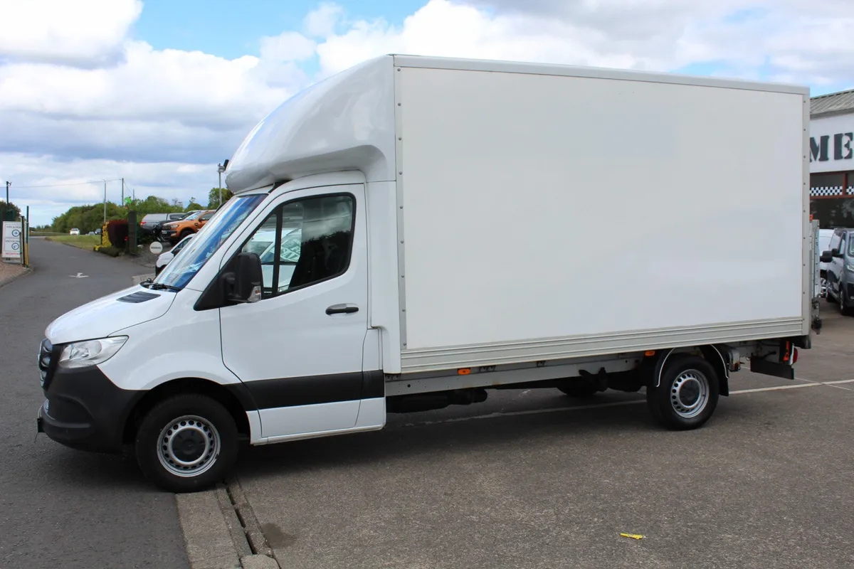 2023 Mercedes-Benz Sprinter 315 Luton Tail Lift - Image 3