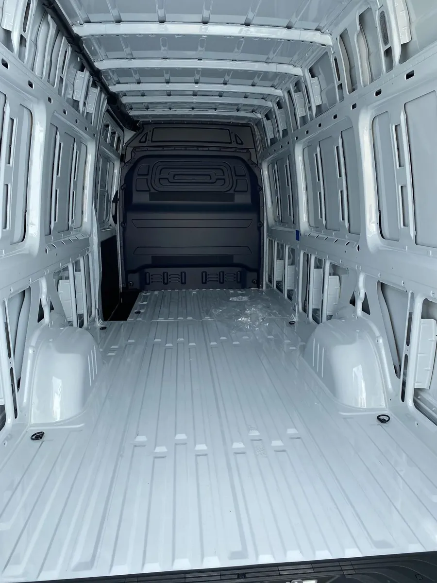 Mercedes-Benz Sprinters - Image 4