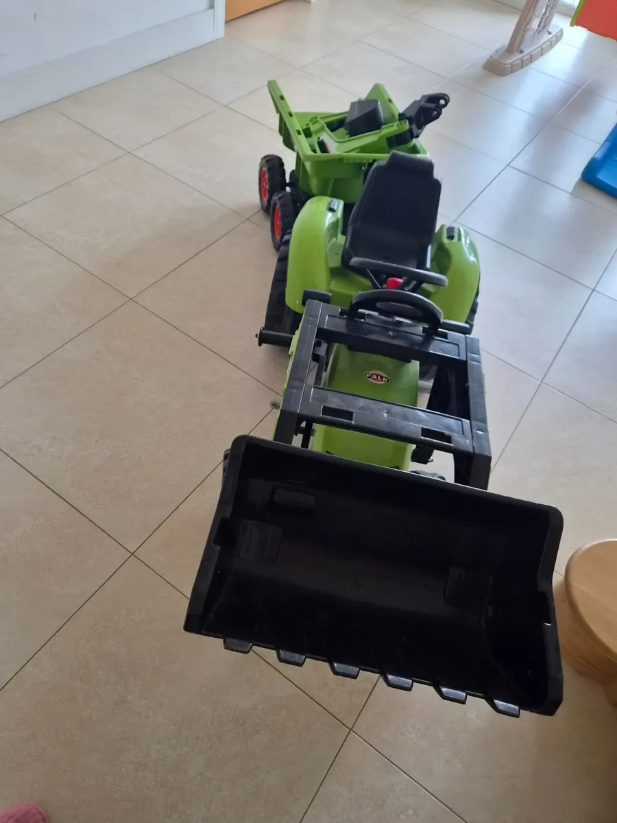 Kids tractor and trailer - Image 1