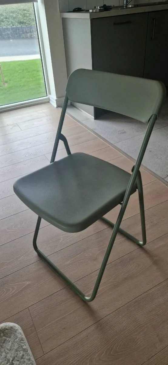 A table with 2 chairs - Image 4