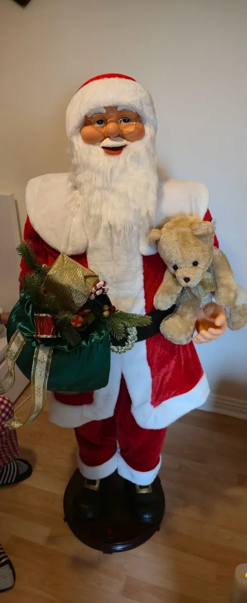 Singing and Dancing Santa - Image 1