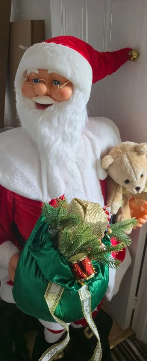 Singing and Dancing Santa - Image 3