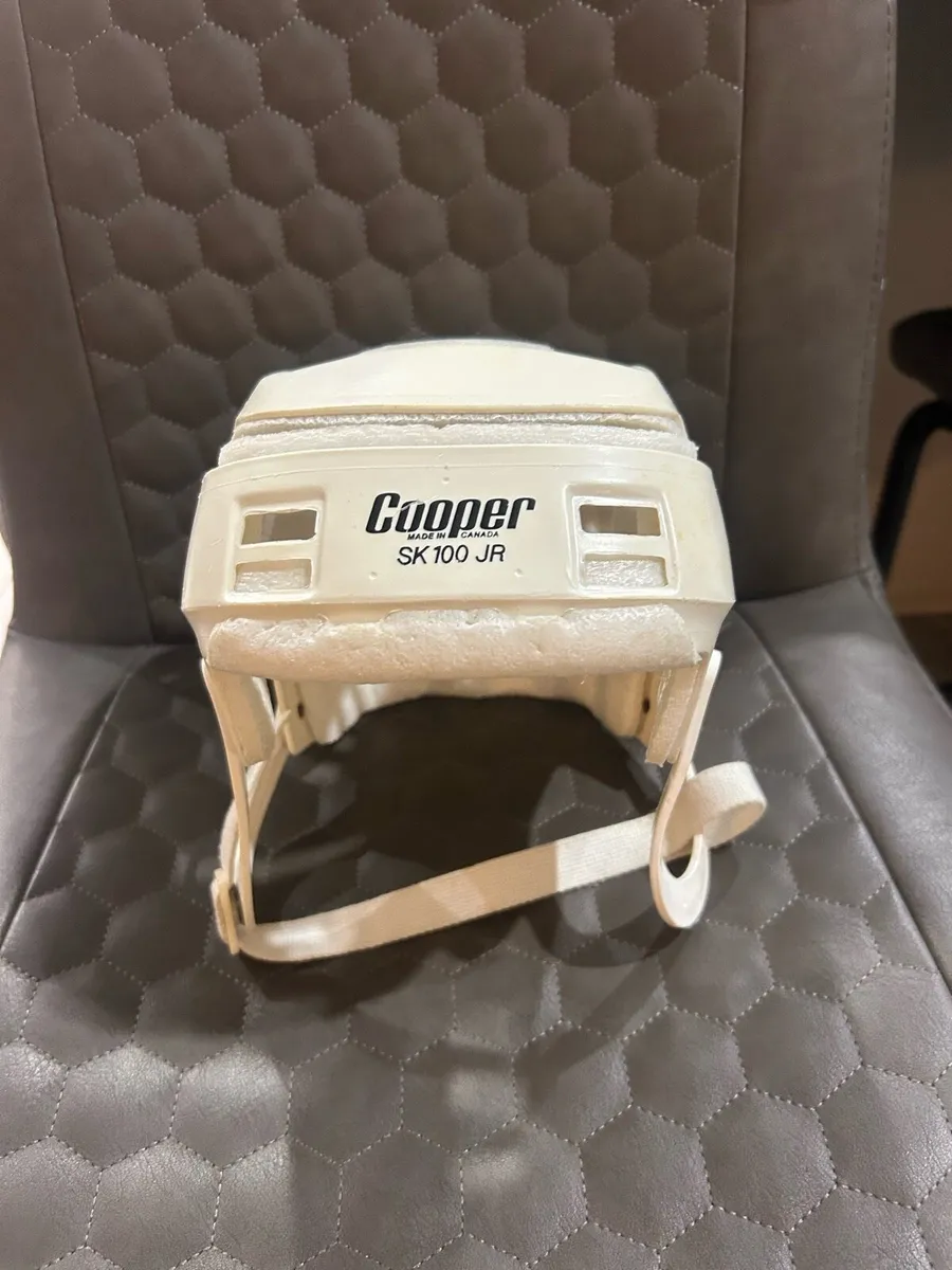 White jnr cooper helmet - Image 1