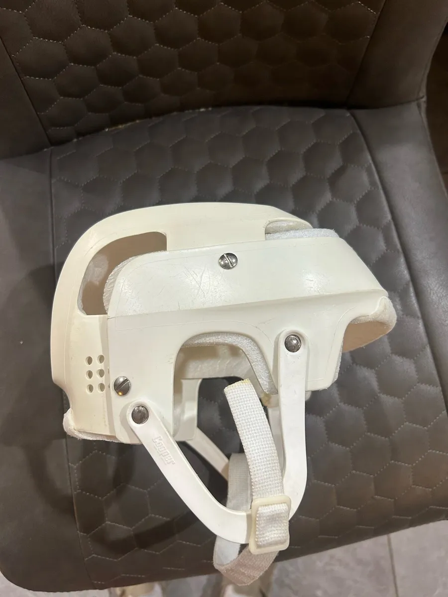 White jnr cooper helmet - Image 4