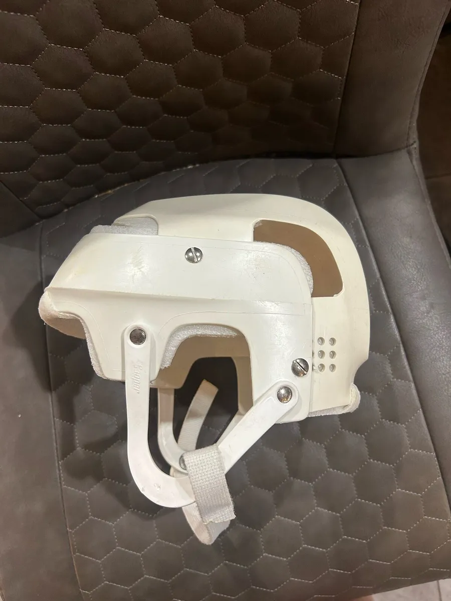 White jnr cooper helmet - Image 2