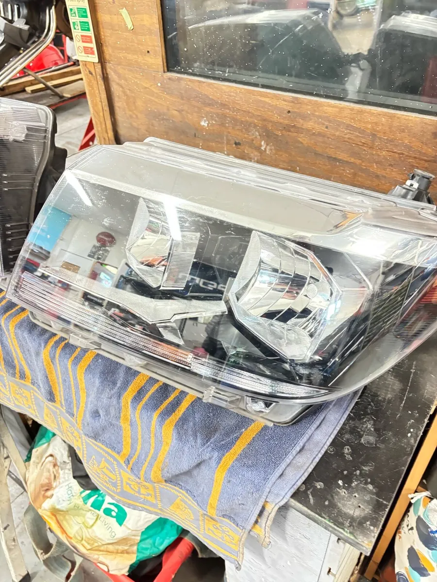 2021 VW crafter Headlights ( pair ) - Image 4