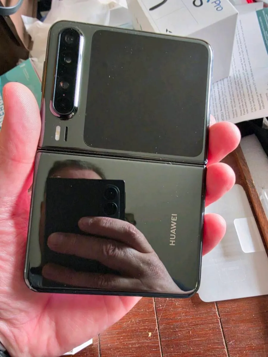 Huawei pura x flip phone - Image 3