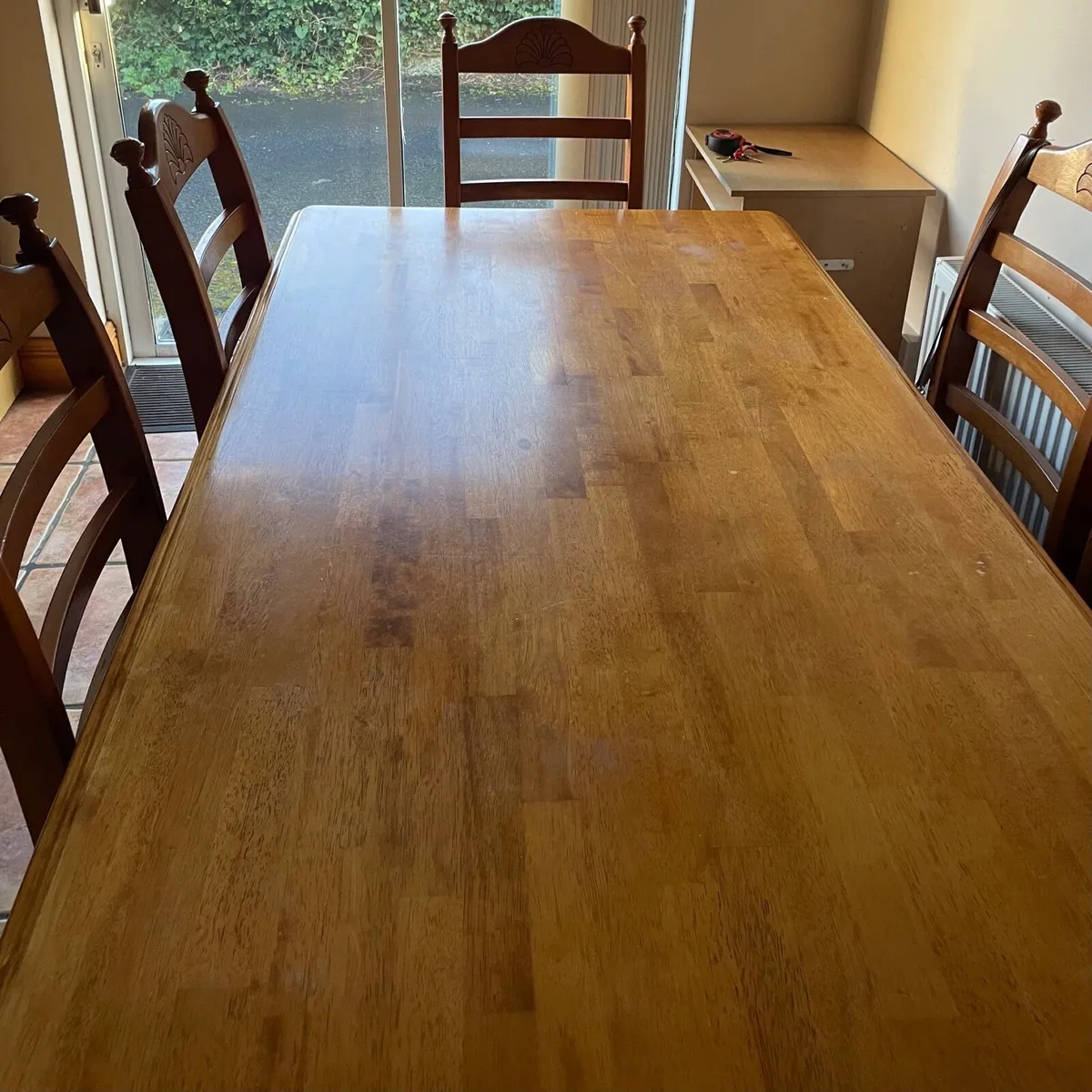 Table and chairs - Image 4