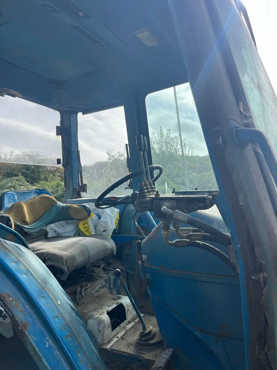 Front Loader Ford 7600 - Image 4
