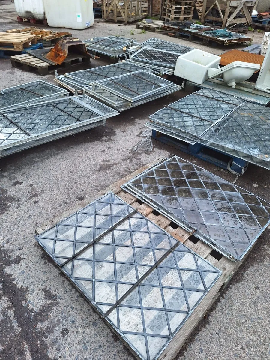 Diamond Lattice Windows