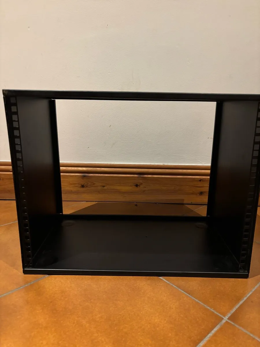 Studio rack - Image 1