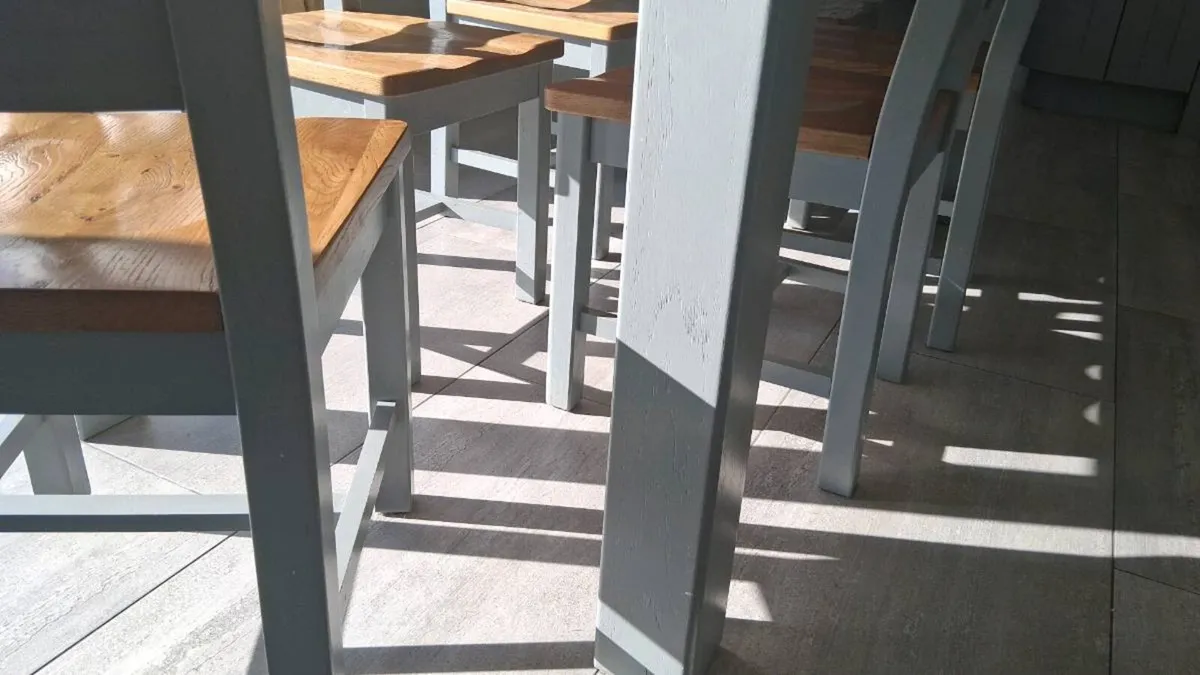 Table and 6 chairs - Image 3