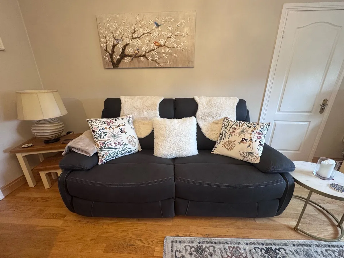 Electric Recliner Sofa & A/chairs - Excellent Cond - Image 1