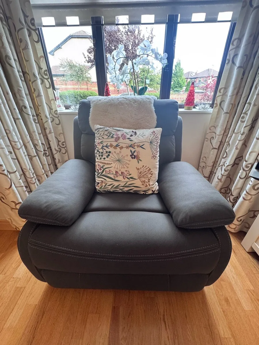 Electric Recliner Sofa & A/chairs - Excellent Cond - Image 2