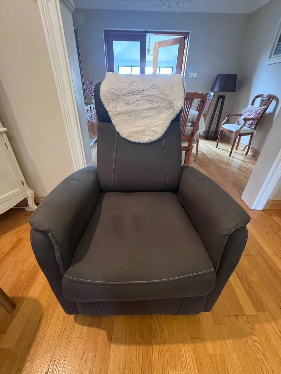 Electric Recliner Sofa & A/chairs - Excellent Cond - Image 3