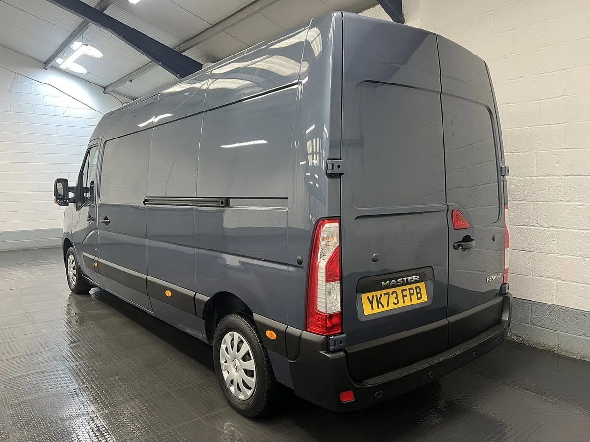 2023 Renault Master Panel Van - Image 4