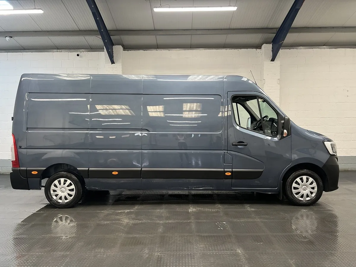 2023 Renault Master Panel Van - Image 1
