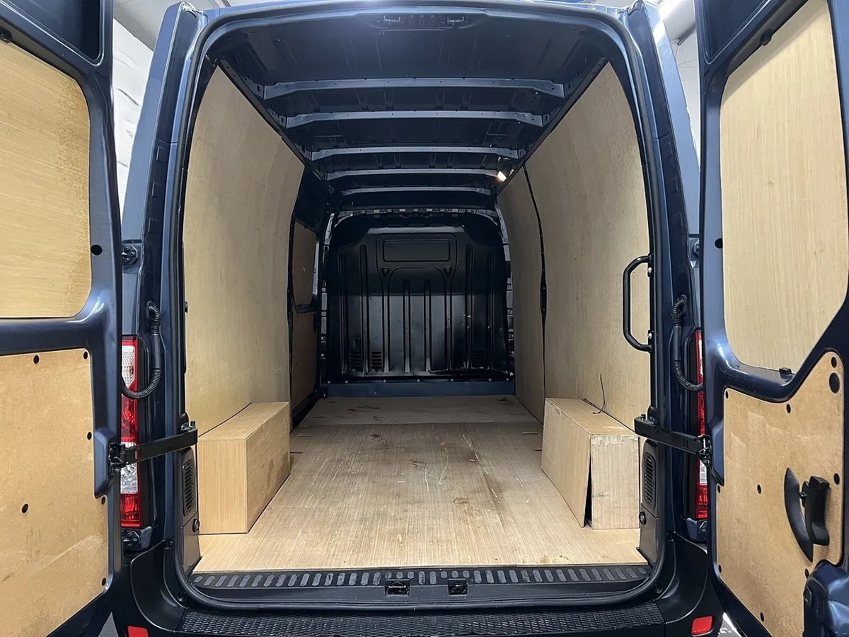 2023 Renault Master Panel Van - Image 2